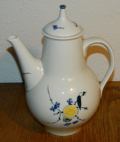 Royal Copenhagen coffee pot in Rimmon porcelain