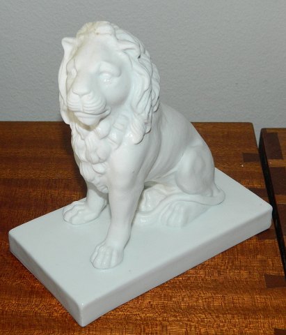 B & G figurine of lion in biscuit