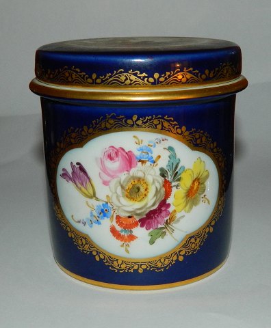 Lidded bowl in porcelain from Meissen, Germany