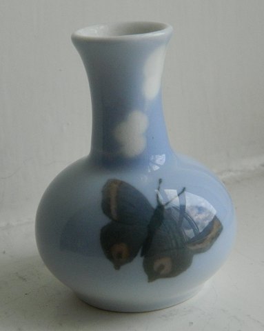 Kgl. miniature vase med sommerfugl c. 1900