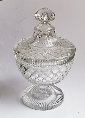 Bowl with lid in crystal Great Britain c. 1920