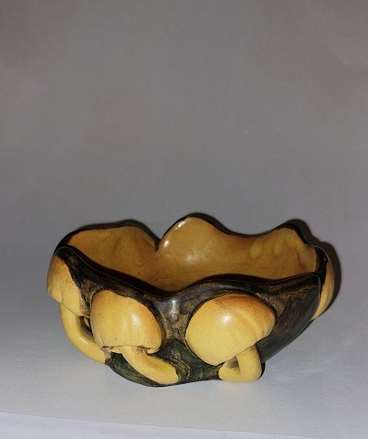 Art Nouveau bowl from P. Ipsen