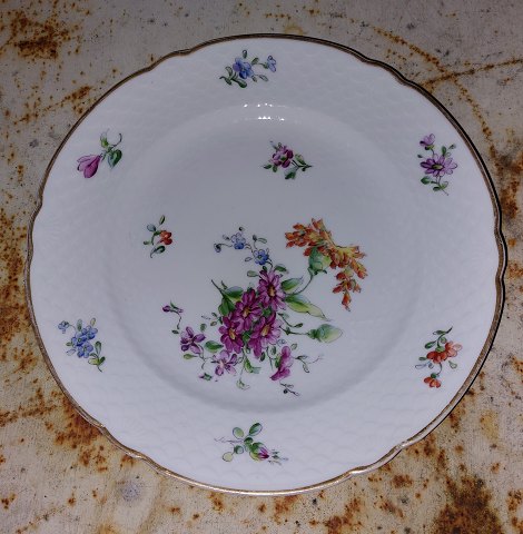 Dinner plate: Bing & Grondahl Saxon Flower c.  1900