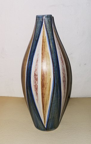 Ceramic vase from the Alma factory