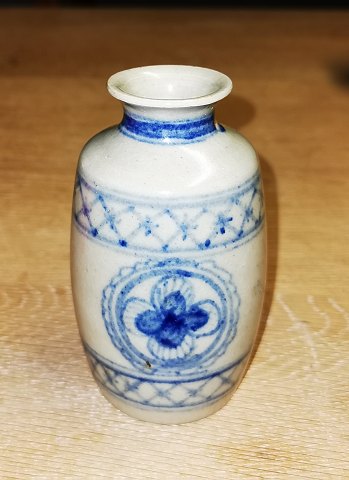 Lille vase i keramik af Patrick Nordstrøm