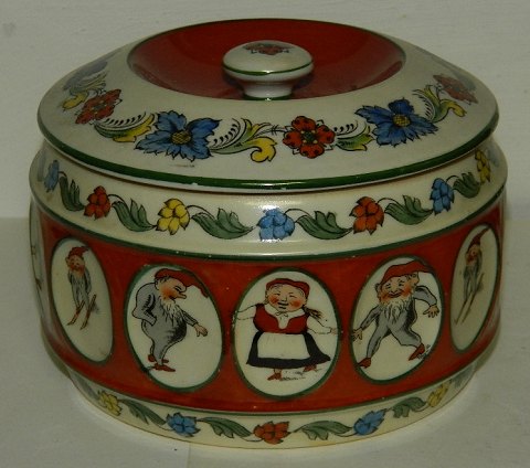 Christmas Lidded Christmas bowl in porcelain from the Norwegian Porsgrund 
factory