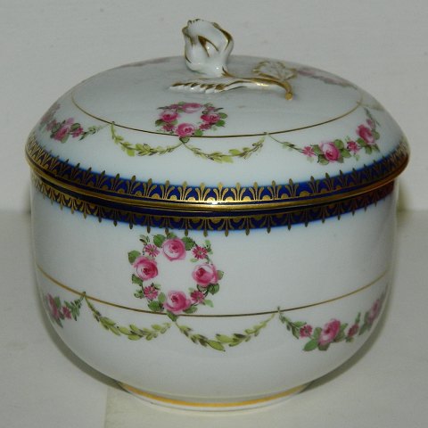 Lidded bowl in porcelain from Meissen