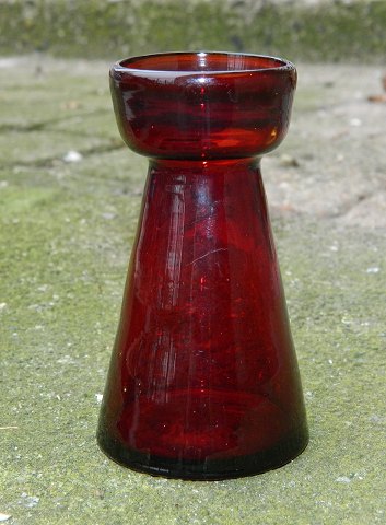 Rødt tulipanløgsglas fra Holmegaard