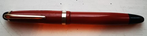 Coral red Montblanc foutainpen no. 212
