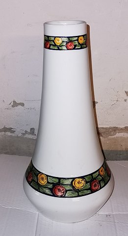 Art Deco: Tall vase with floral decoration