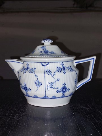Royal Copenhagen teapot from the 19th century
&#8203;