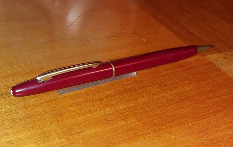 Burgundy Montblanc 222 pencil
