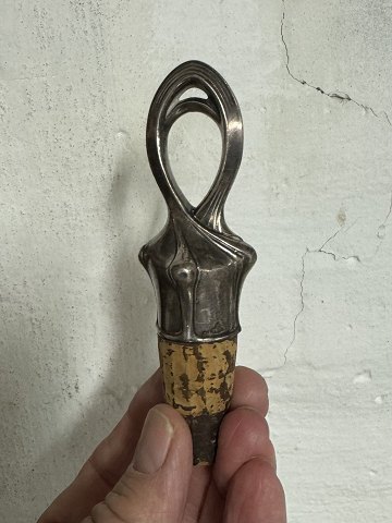 Pure Art Nouveau: Cork holder In silver