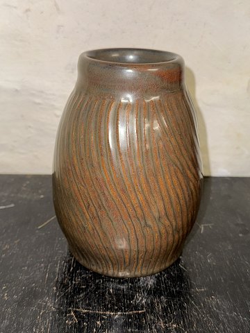 Brunt glaseret vase i keramik fra L. Hjorth