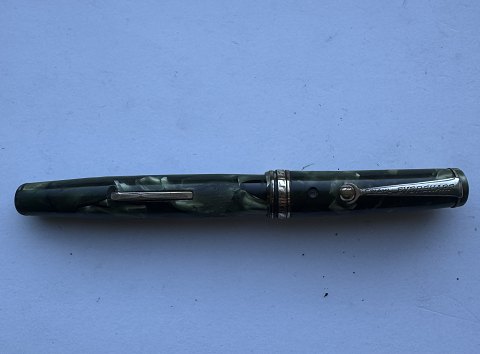 Green marbled Wahl Eversharp  
Fountain pen