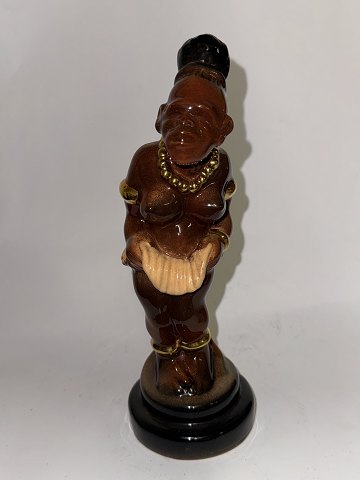 Johgus keramik: afrikansk kvinde i skørt