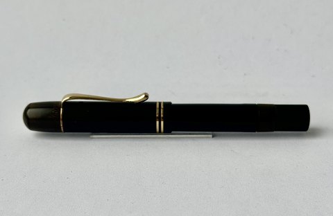 Black Pelikan 100 fountain pen