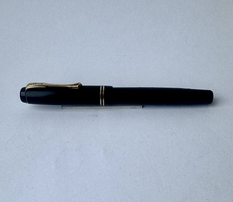 Black Osmia fountain pen With size 2 Gold nib