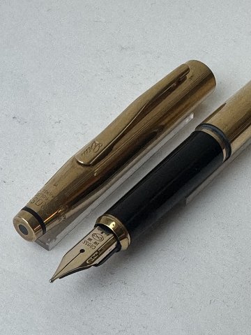Gold-double Cross fountain pen with 14K gold nib