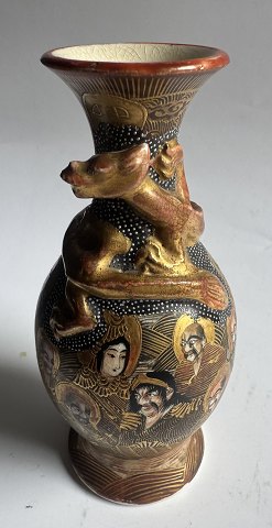 Satsuma vase in faiance from Japan