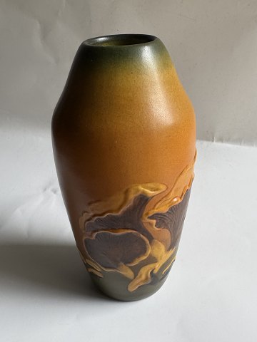 P. Ipsens Enle vase med svampe dekoration