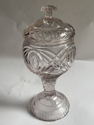 Irsk pokal med låg i slebet glas 19. Århundrede