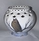 Helblonde på seks fødder: Royal Copenhagen vase med ugle #473